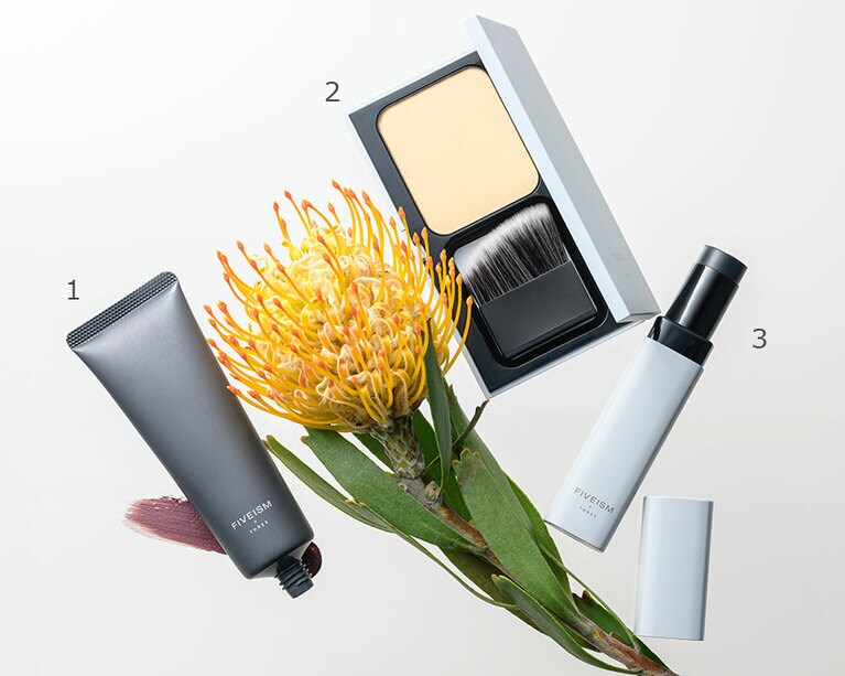 1. テイ トゥギャザー カラーワックス 全3色 各3,800円／2.ゲームフェイス カモキット(リフィル)  3,800円、ケース 1,800円、ブラシ 1,800円／3.メーキャップ リムーブ バー 5,200円。