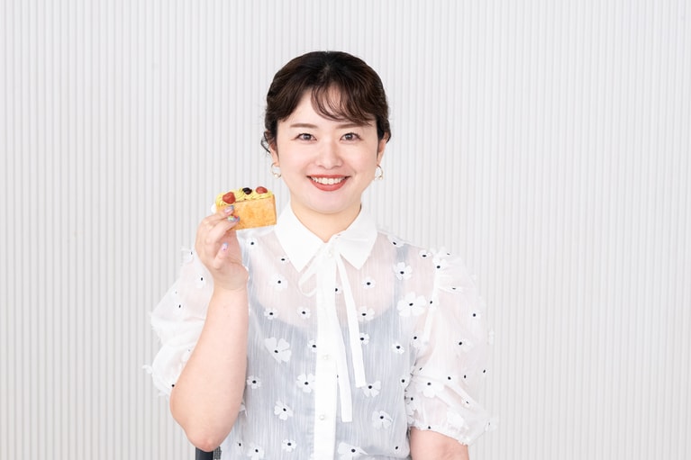 「ピスタチオのミルフィーユには甘いチェリーが。このサクサクは一度食べてほしい！」（岡田さん）