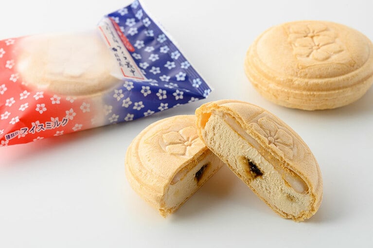 桔梗屋「桔梗信玄餅アイス最中」各226円／山梨県