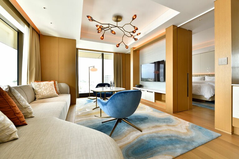 穏やかなトーンの空間が素敵な “エグゼクティブスイート”。