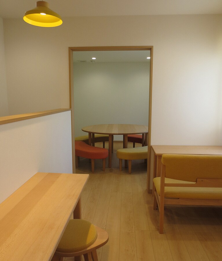 広々した2階のカフェスペース。