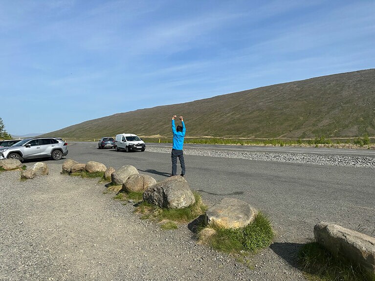 伸びするドライバー。