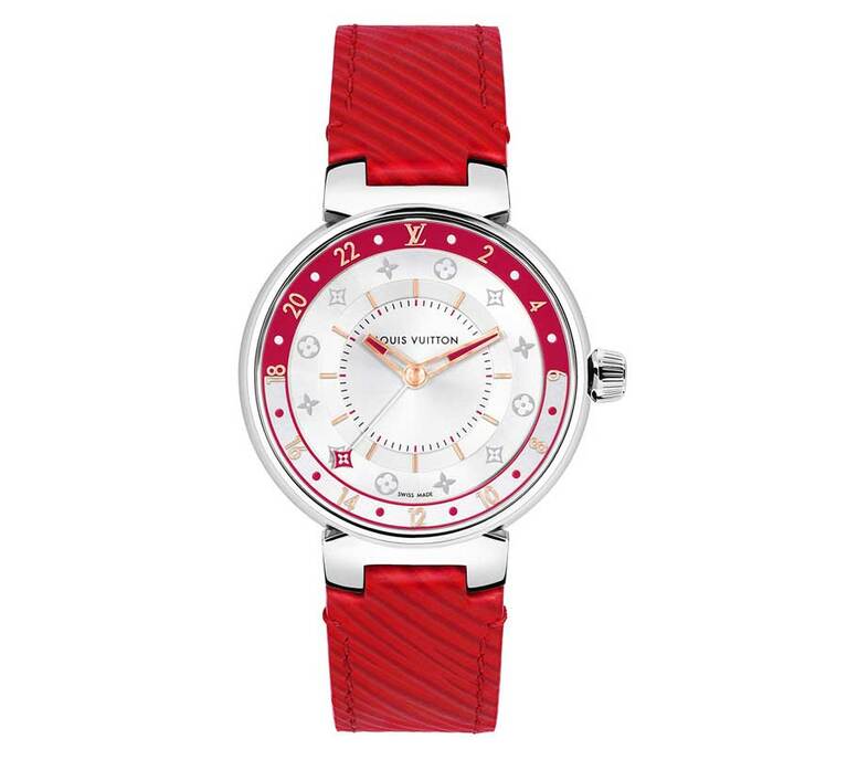 「タンブール ムーン デュアルタイム レッド＆ホワイト」 403,000円。ケース／ステンレススティール(径35mm)50m防水、ストラップ／エピ・レザ―(付け替え可能)。