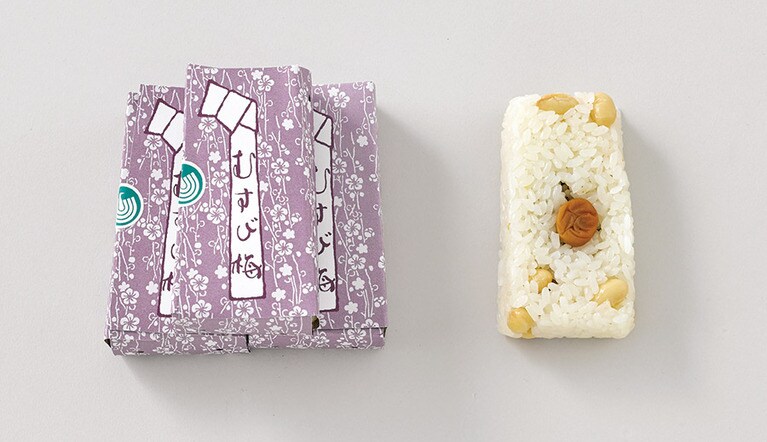 つる瀬の「むすび梅」1個 280円(税込)。