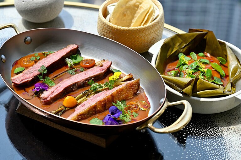 メキシカンの「オホ・バンコク」では、著名シェフが監修したゴージャスな料理を。