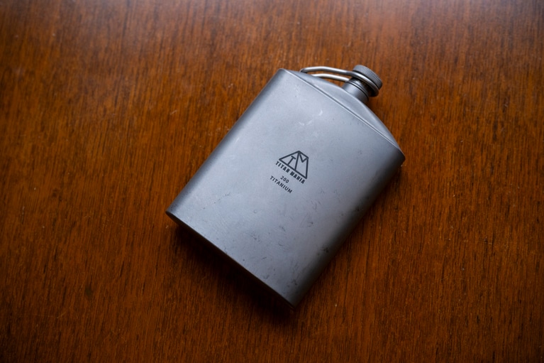 軽量かつ丈夫なチタン製。容量は200ml。3,780円。