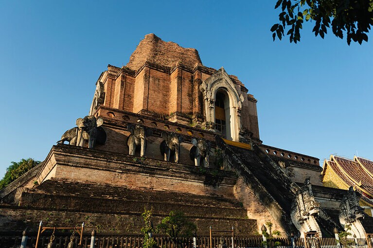寺院は、セーンムアンマー王が父の菩提を弔うために建立した。