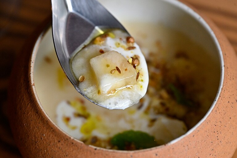 「桃のコンポート ストラッチャテッラチーズ　エジプトスパイス」1,280円。