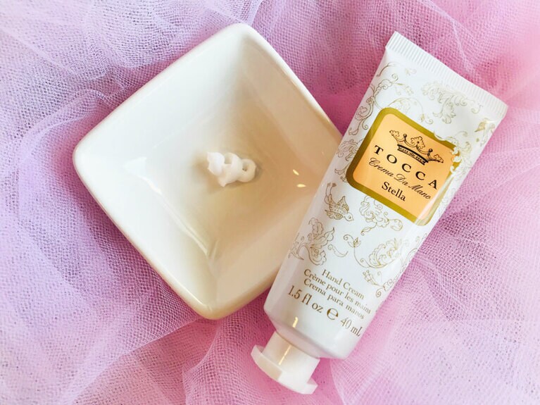 柔らかくて伸びのよいテクスチャーだけど、すぐに肌になじんで全然ベタつかない点も優秀。