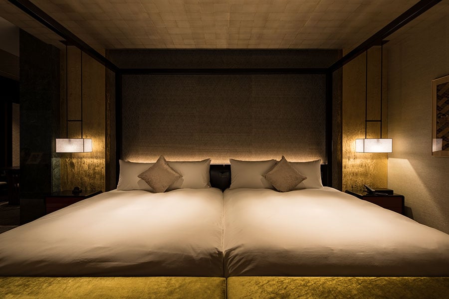「琳派スイート」には憧れの天蓋付きベッド。©ボルトムインターナショナル北海道