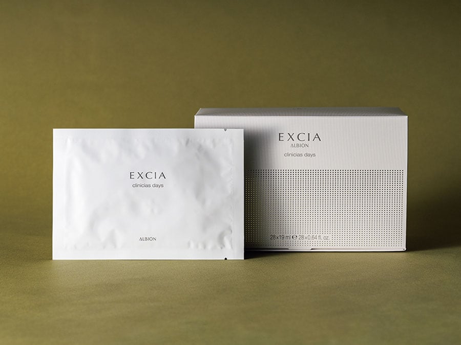 グルタチオン、エクトイン、コエンザイムQ10など、再生医療で注目される成分を贅沢に配合したリッチなマスク。エクシア クリニシャス デイズ 19mL×28枚 22,000円／アルビオン