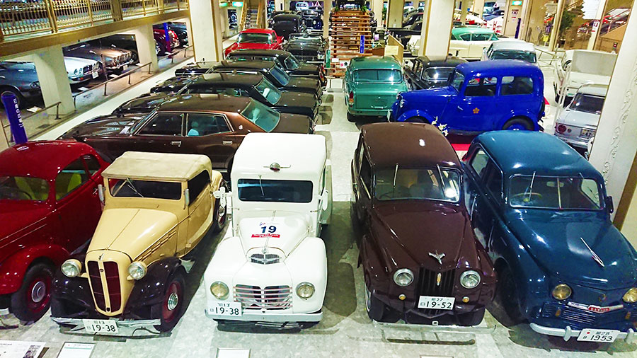 ［日本自動車博物館］広大な館内に本物の自動車が、まるでミニカーのようにぎっしり……。