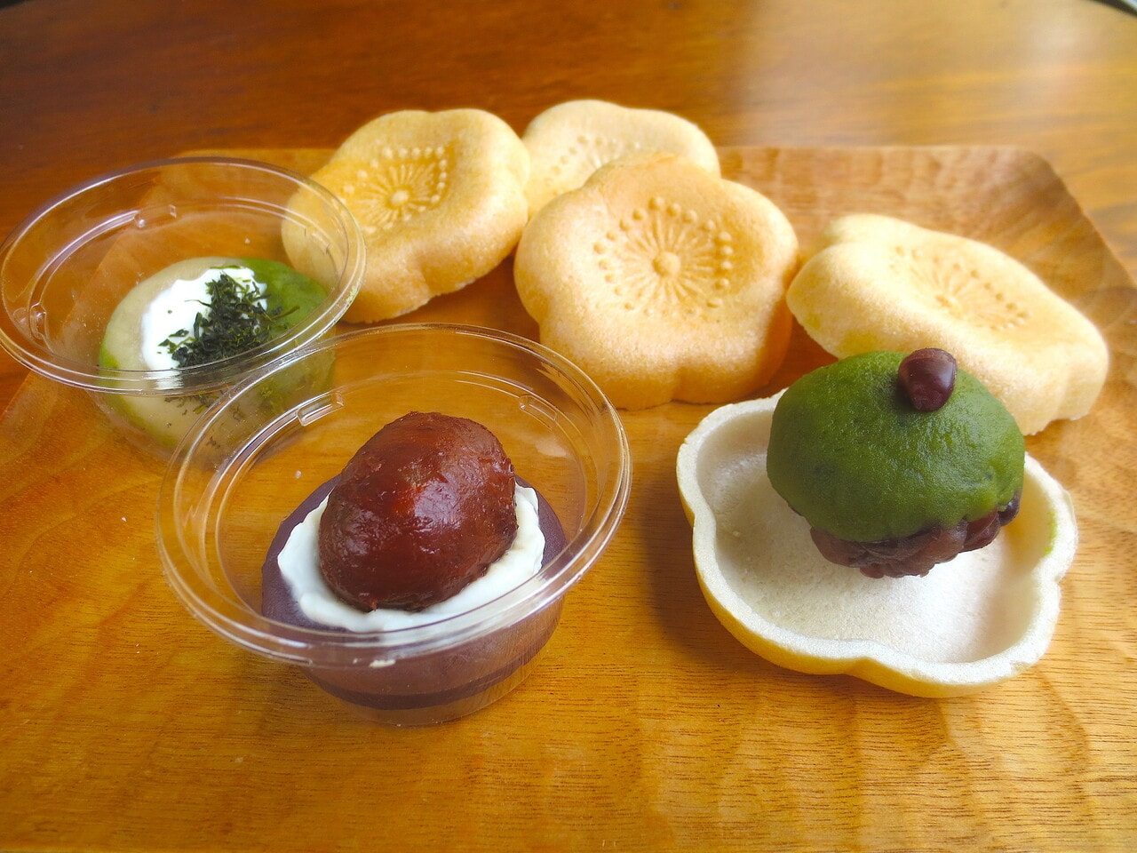 10月からの限定。左より「抹茶+白味噌あん」「栗の甘露煮+白味噌あん+マスカルポーネチーズ」「粒あん+抹茶あん」。全て価格未定。