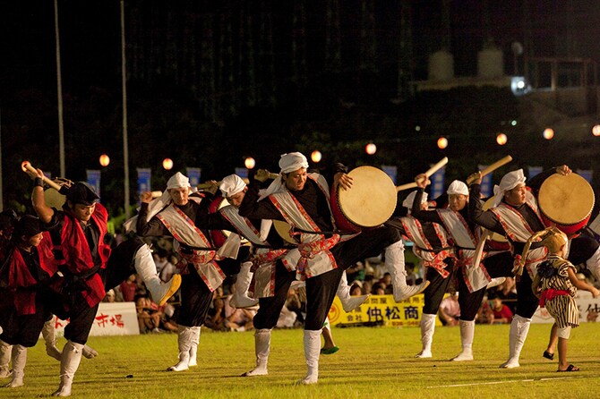沖縄伝統芸能エイサー。©沖縄観光コンベンションビューロー