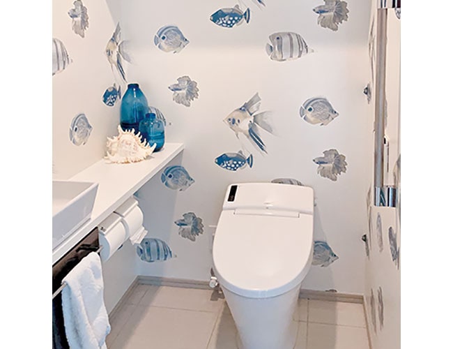 トイレも爽やかな海をイメージ。