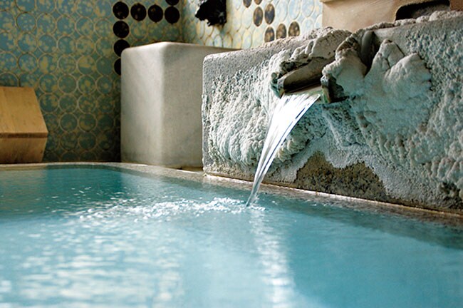 会津藩指定の保養所だったころからの歴史をもつ内湯「きつね湯」。