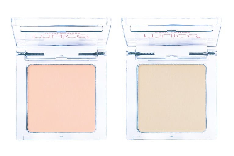 「MC01 トトノエベージュ」（写真左）の方が、「03 ムラ消しイエロー」（写真右）より温かみがあり、黄味は低いベージュ。自分の肌色やカバーしたい部分の色によって使い分けを。