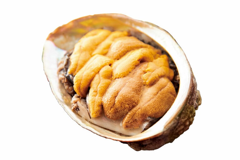 【壱岐リトリート 海里村上】鮑と雲丹の海里焼き。※「鮑と雲丹の海里焼き」が確実に食べられるのは5/1～9/30。それ以外は仕入れがあれば提供。