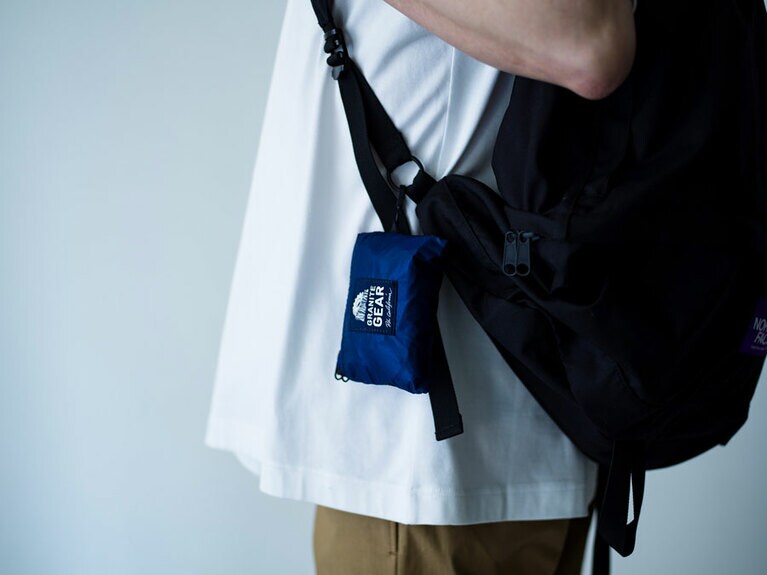 インナーポケットに収納すれば持ち運びも簡単。