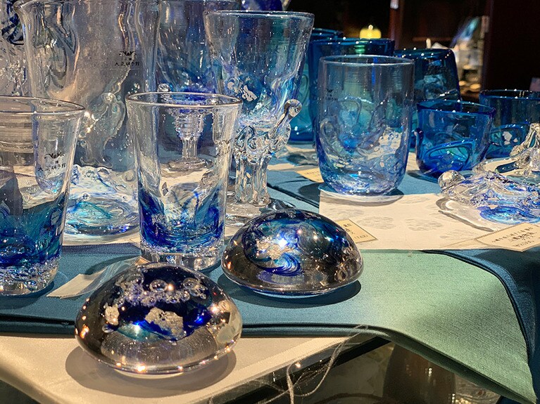 「小樽海物語」と名づけられたシリーズ。ガラスの透明感と鮮やかなブルーがキレイ！