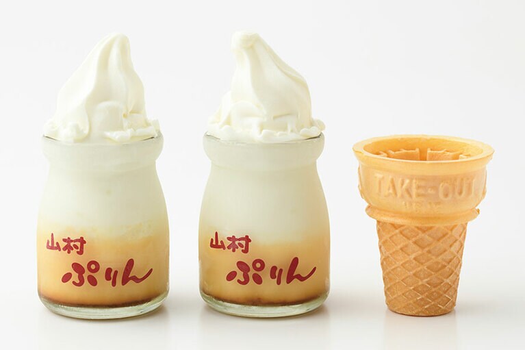 山村乳業「プリンソフト」1,280円(3個入り、コーン付きお取り寄せ価格)。※店頭は１個350円〜(トッピングや価格が販売店によって異なる)／三重県