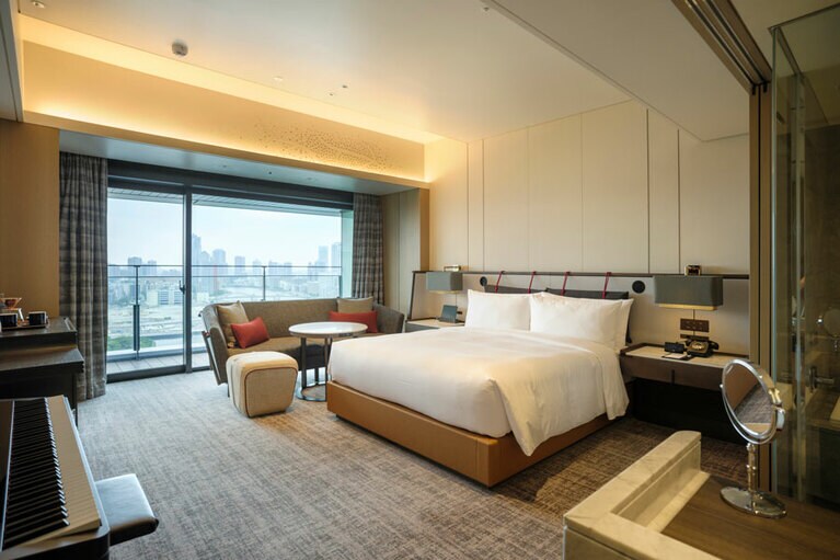 広さ約44㎡の空間に楽しい演出が詰まった客室 “chapter 2”。