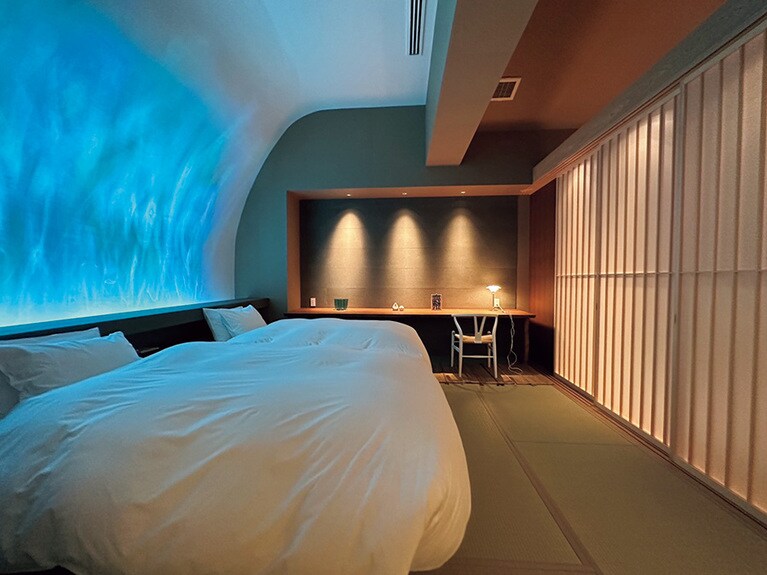 オーシャンビューの上質な客室で過ごす時間にも心癒される。（太良嶽温泉 蟹御殿　佐賀）