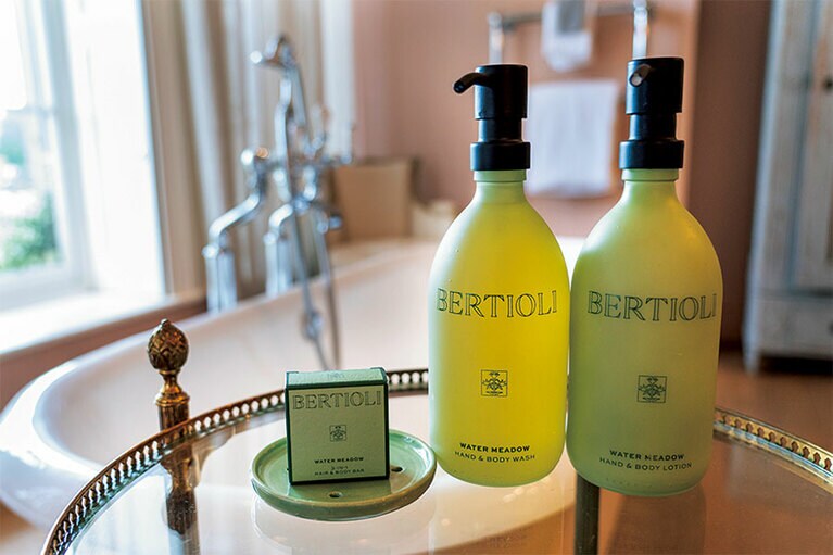 ホテルのアメニティはカリンさんの旧姓を冠したブランド「バーティオリ」。