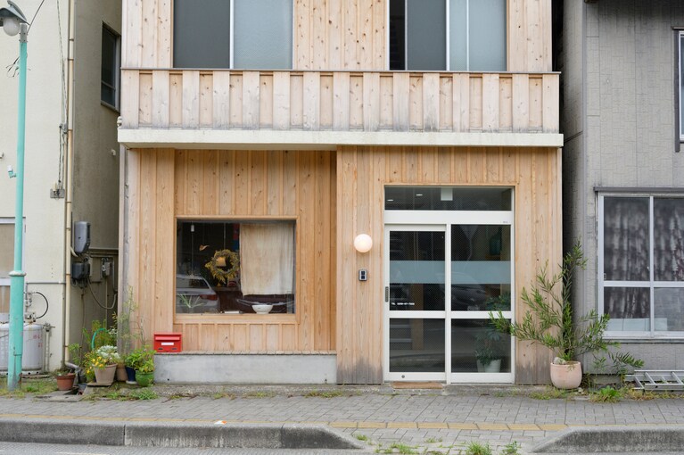 南佐渡の旅の拠点にちょうどいい、小木港から徒歩3分ほどの好立地。