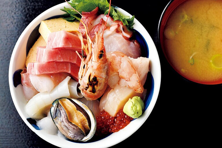 海鮮丼 瞬芽希(ときめき) 2,180円／海の幸ふるまいセンター