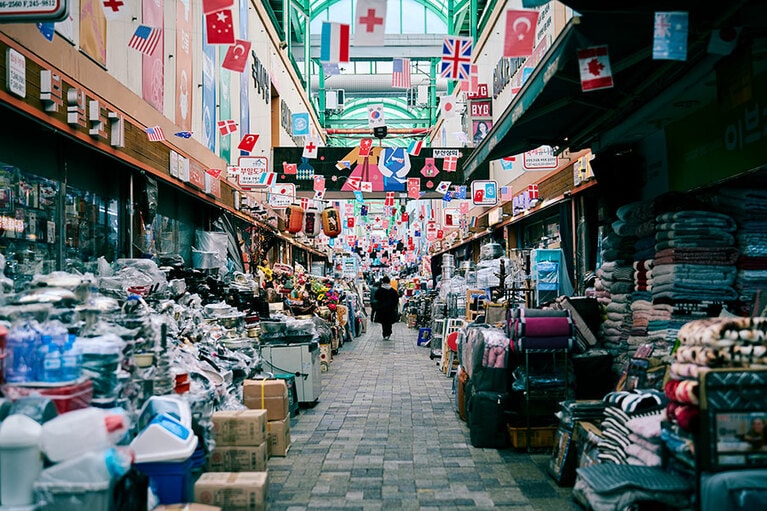 2014年公開で大ヒットとなった映画『国際市場で逢いましょう』で一躍脚光を浴びた市場はグルメと雑貨の宝庫。