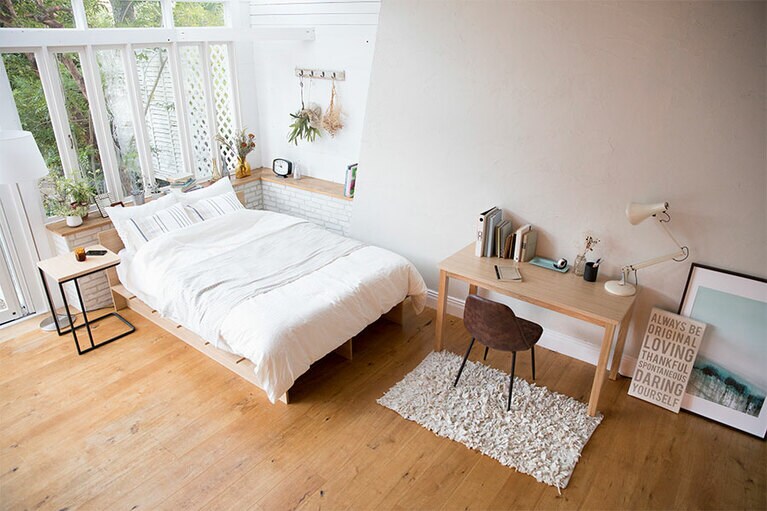 ベッドやソファのほか照明、家電、観葉植物、カーテンもサブスク。子どもやアウトドア用品も。©CLAS