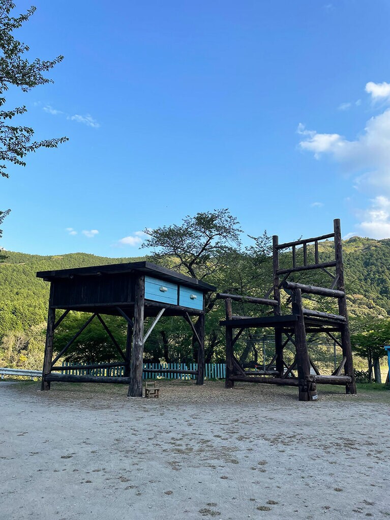 豊前市 大きな椅子＆机。