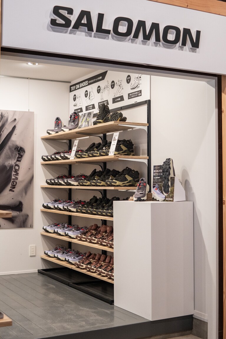 サロモンの登山靴やトレイルランニングシューズを貸し出している。