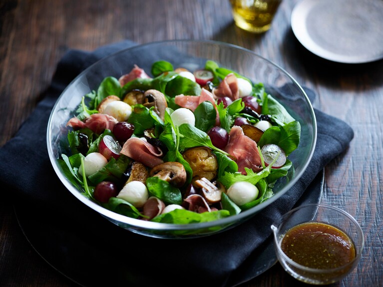 「[Kit]榮太樓監修 ぶどうと生ハムの黒みつ山椒サラダ」1,814円。