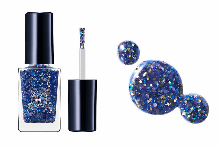 名前も色も挑戦的なラメ入りダークブルー、エレガンス ラズル エナメルラッカー 17 Dystopia(ディストピア) 6.0ml 1,320円。