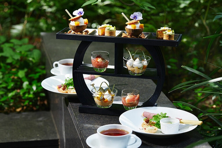 「トロピカル フォレ デセール」のイメージ。1名5,819円（税・サ込）、提供期間2023年9月14日（木）まで。