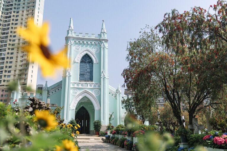 1875年建立の「聖ミカエル教会」。世界遺産ではないが、その佇まいは記憶に残る美しさ。