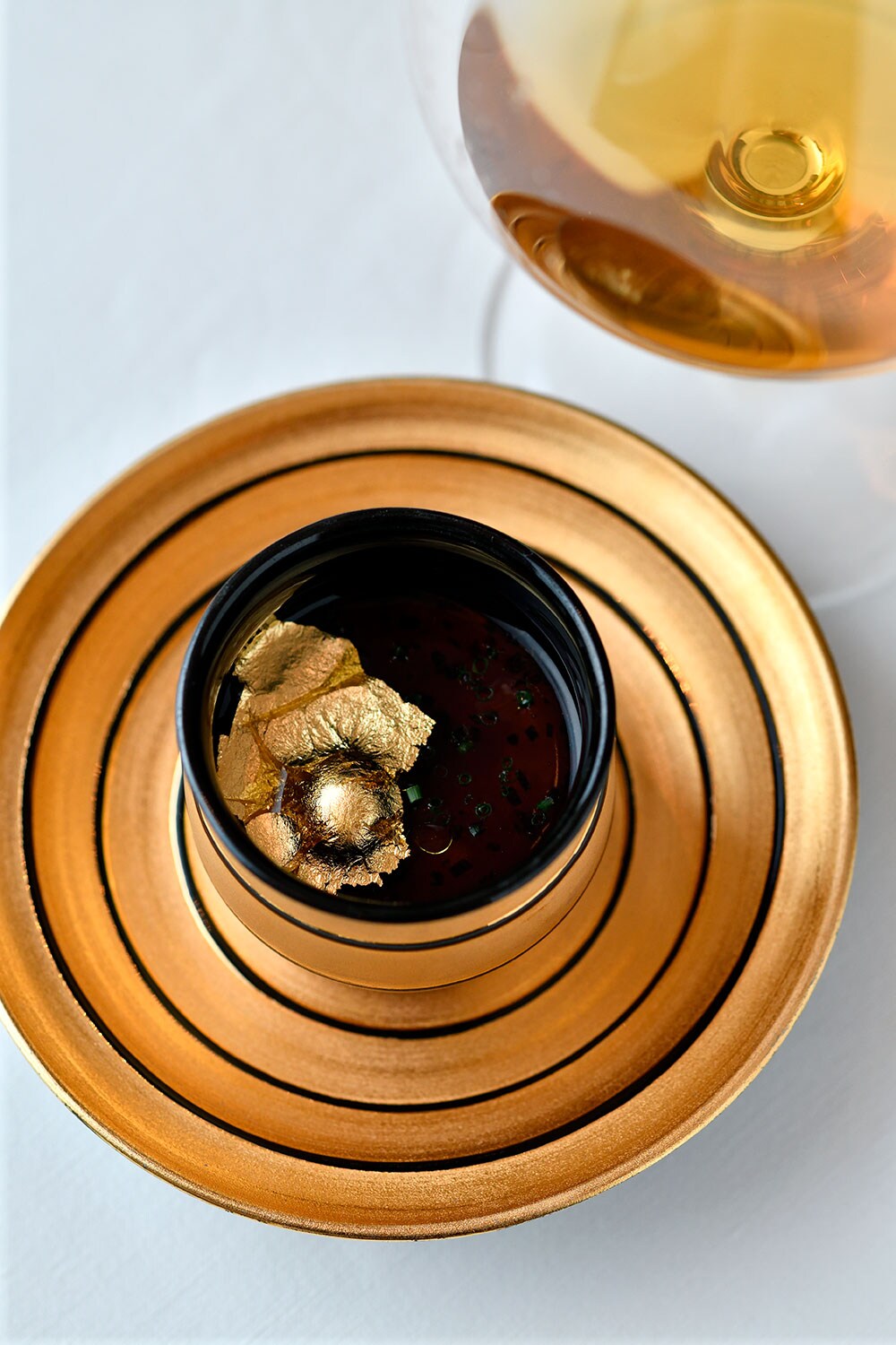アヒルのレバーと雲南省のキノコを使った山椒風味の茶碗蒸し。