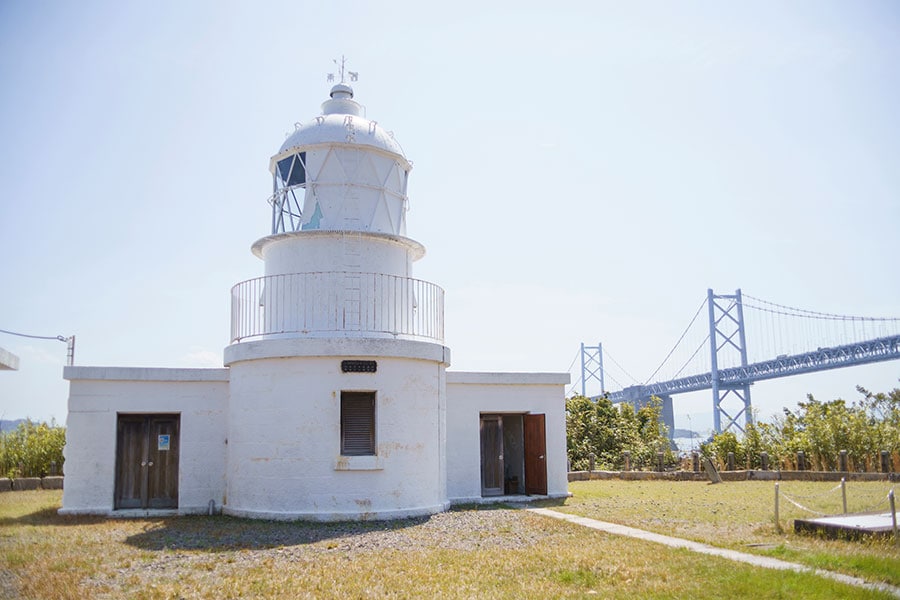 灯台の中には裏側から入れるようになっている。通常は非公開だが、期間限定で一般開放されることもある。