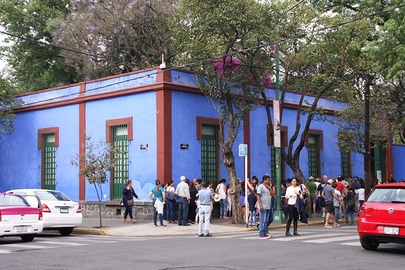 「青い家」と呼ばれるフリーダ カーロ博物館は行列必至。