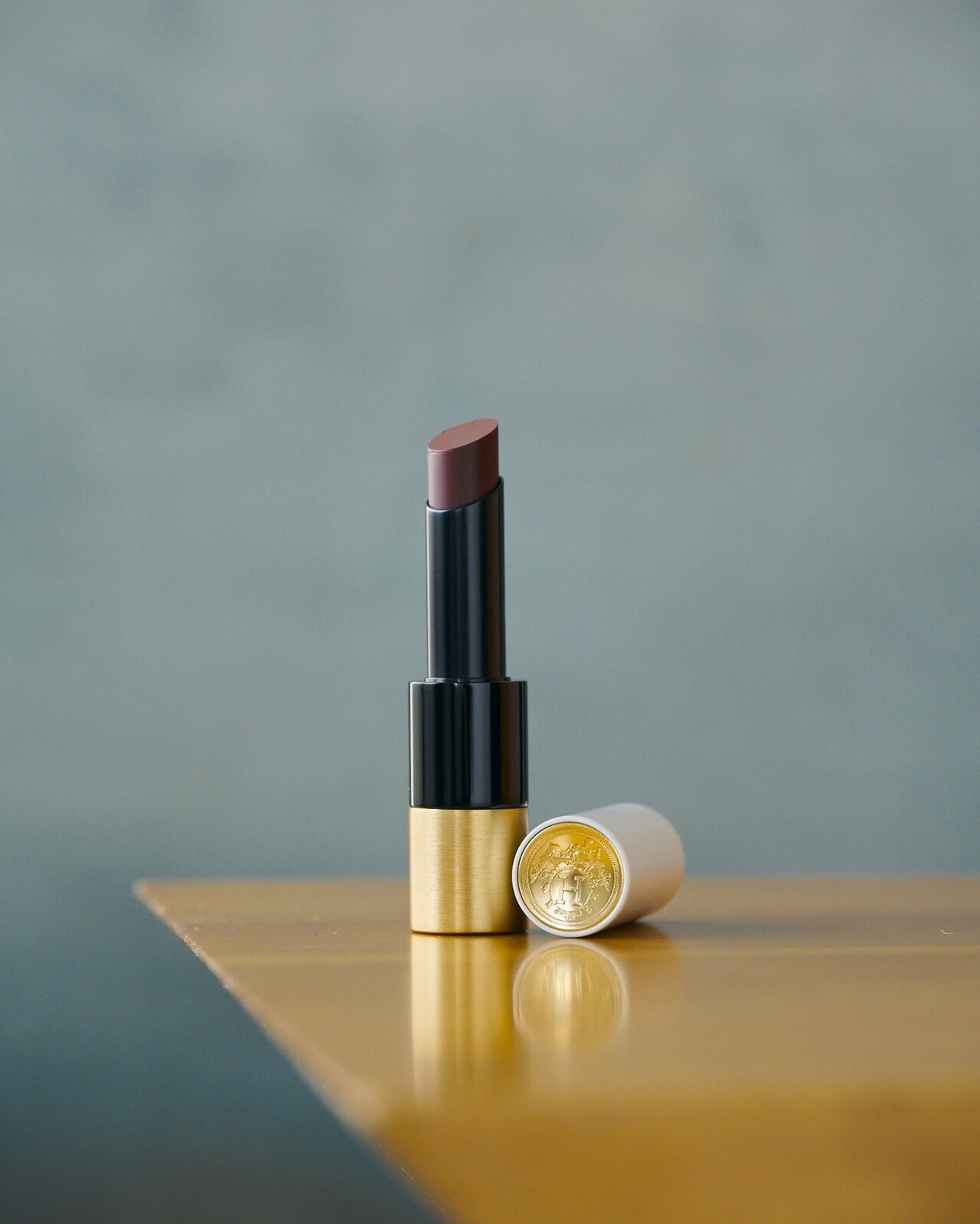 「50人が選んだ『これがないと生きていけない！』本当のベストコスメ」企画より。撮影：植田翔