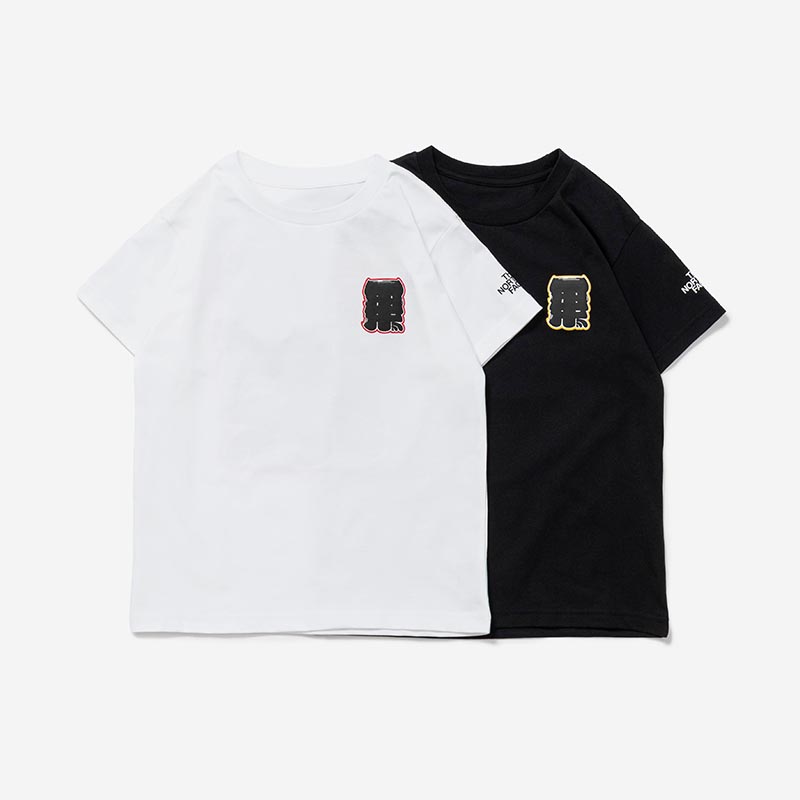 “TNFグラフィックTシャツ”（キッズ／5,500円）は、ブラックとホワイトの2色を用意。