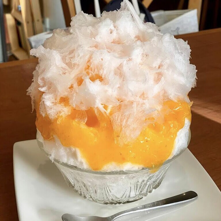 【ティーハウス マユール宮崎台】鮮やかな色の柿みるく 900円。