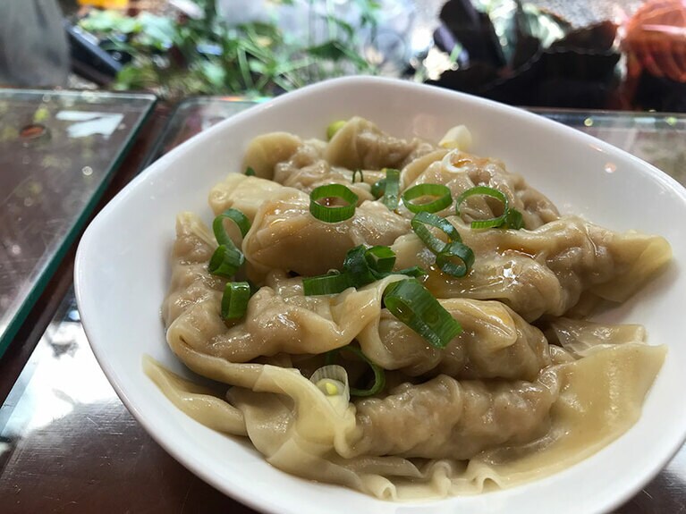 紅油炒手 60元。