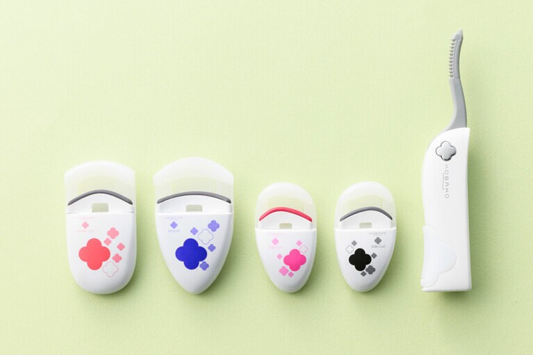 KOBAKOの「アイラッシュカーラー」と「ホットアイラッシュカーラー（右）」。