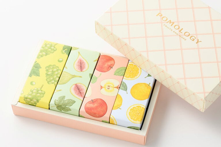 フルーツの爽やかなイラストに目を奪われます♡　夏、感じませんか？