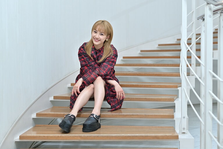 秘訣は「挨拶」と「質問攻め」と「めげない心」。平祐奈の“スーパーコミュ力”3か条とは