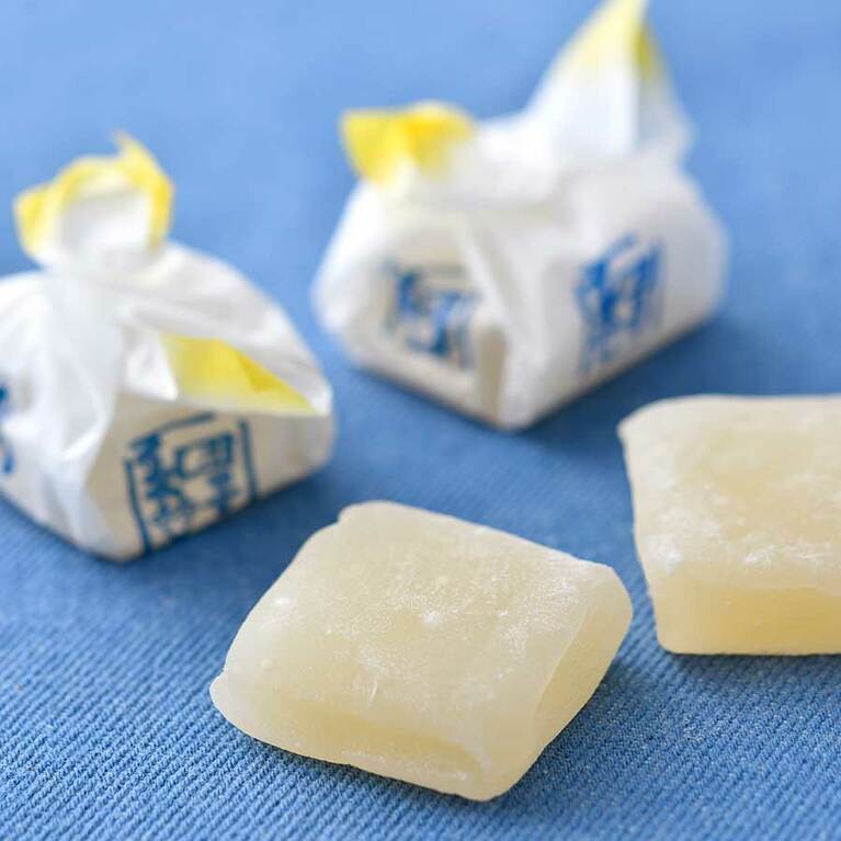 【和泉光和堂】「乳団子」9個入り 486円。広島駅、広島空港、福屋をはじめとした百貨店などで販売。