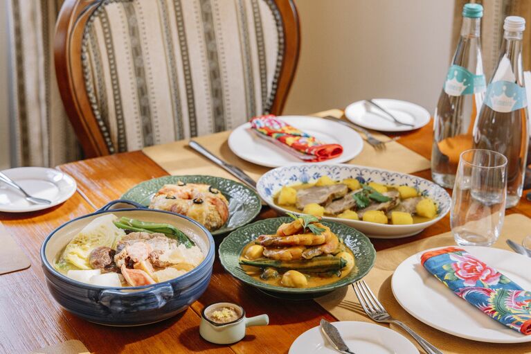 家庭で受け継がれるマカエンセ料理。手前左が「タッショ」。